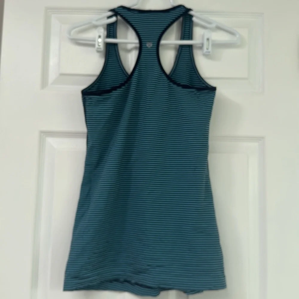 Lululemon Racerback Tank Top Women's Athletic Sleeveless Blue Activewear size 8 - Picture 3 of 5